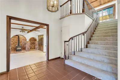 2572 Sunset Dr, Riverside, CA 92506