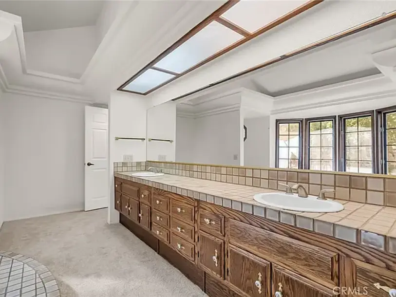 2572 Sunset Dr, Riverside, CA 92506-32