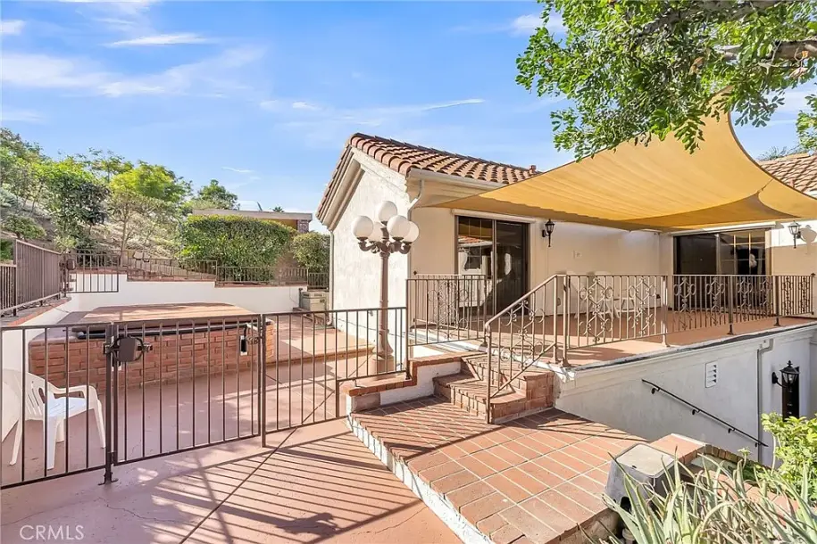 2572 Sunset Dr, Riverside, CA 92506-46