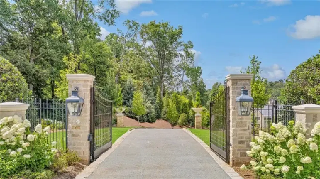 4725 Northside Dr-4
