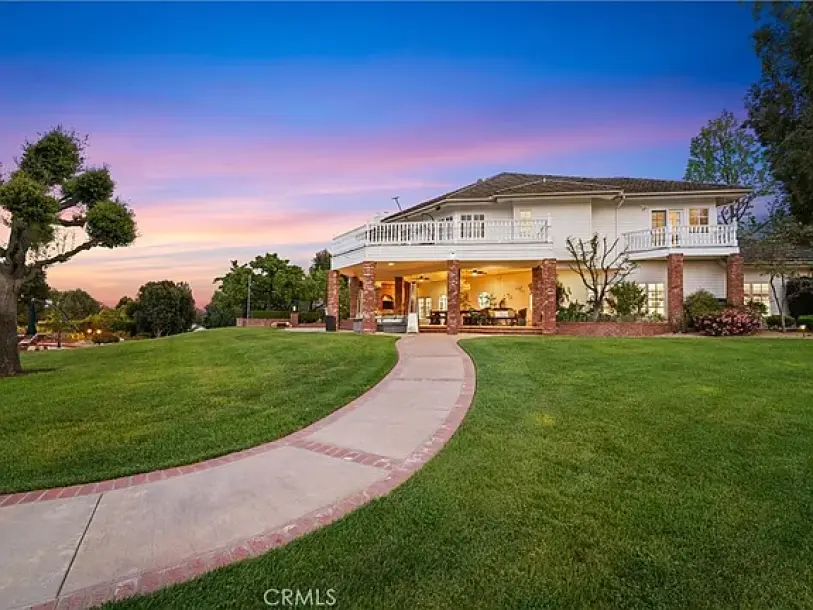 1331 Hidden Springs Dr, Corona, CA 92881-8