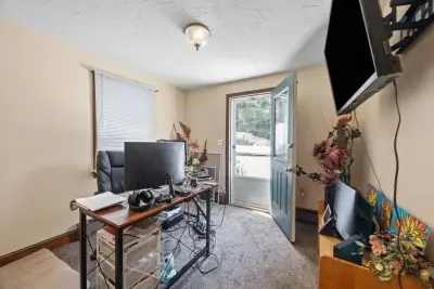 15 Vine Ave